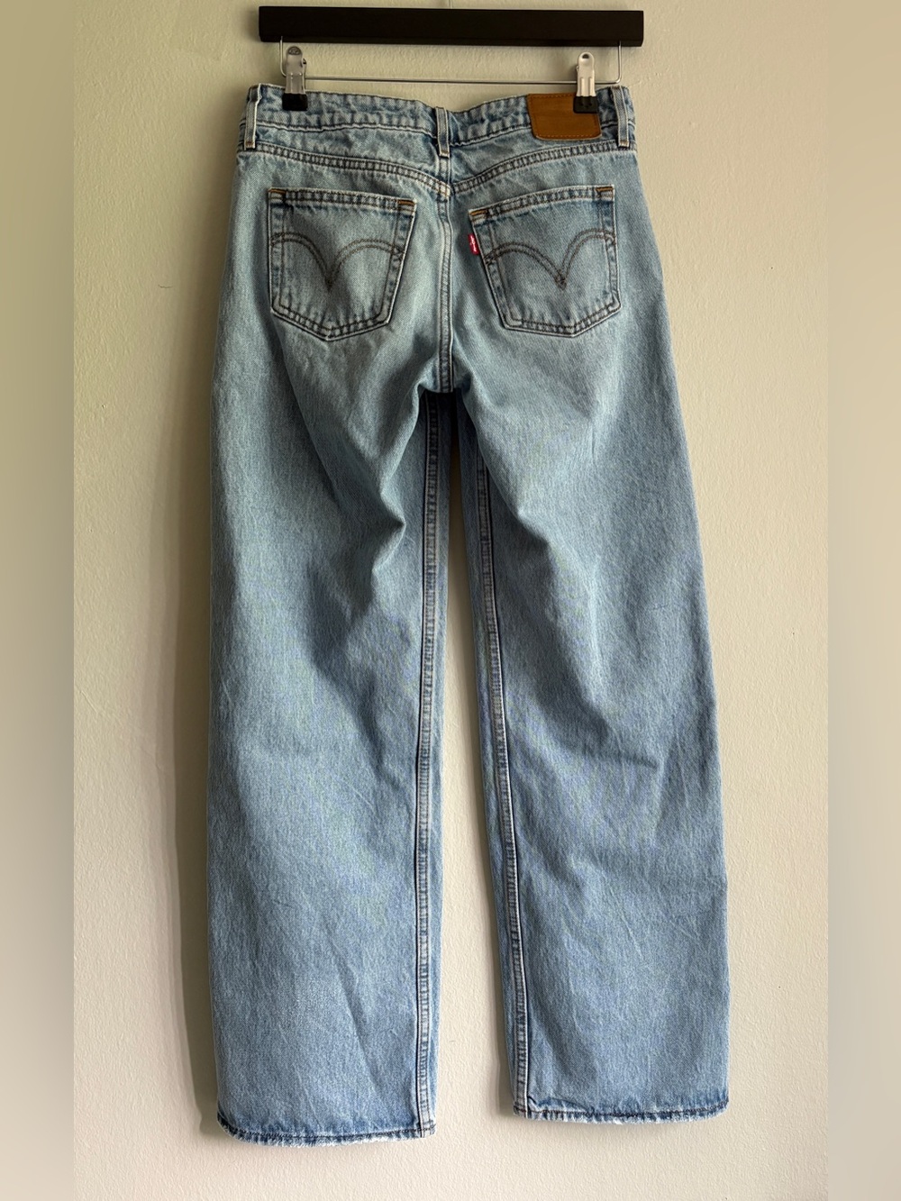 Levi’s Low Loose Straight Leg Jeans Light Wash - Picture 4 of 8